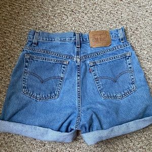 Vintage Levi’s high waisted mom shorts